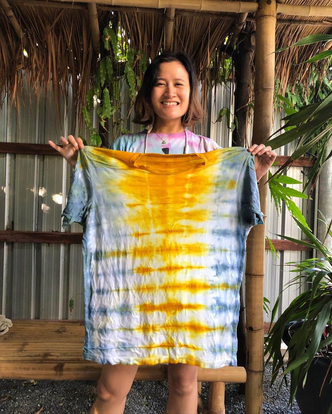 Amata Chittaseneeさんのインスタグラム写真 - (Amata ChittaseneeInstagram)「@naprojectsgroup x @satifound x @pearypie #naturaldye #Upcycle workshop for World Refugee day 🤍🤍🤍🤍🤍🤍 thank you for everyone who came to support us :) #pearypiegoesgreen #smileycamp /// we still need your support, for rice, dried food and other essential donation, please contact @covidreliefbkk 🥺」7月1日 10時41分 - pearypie