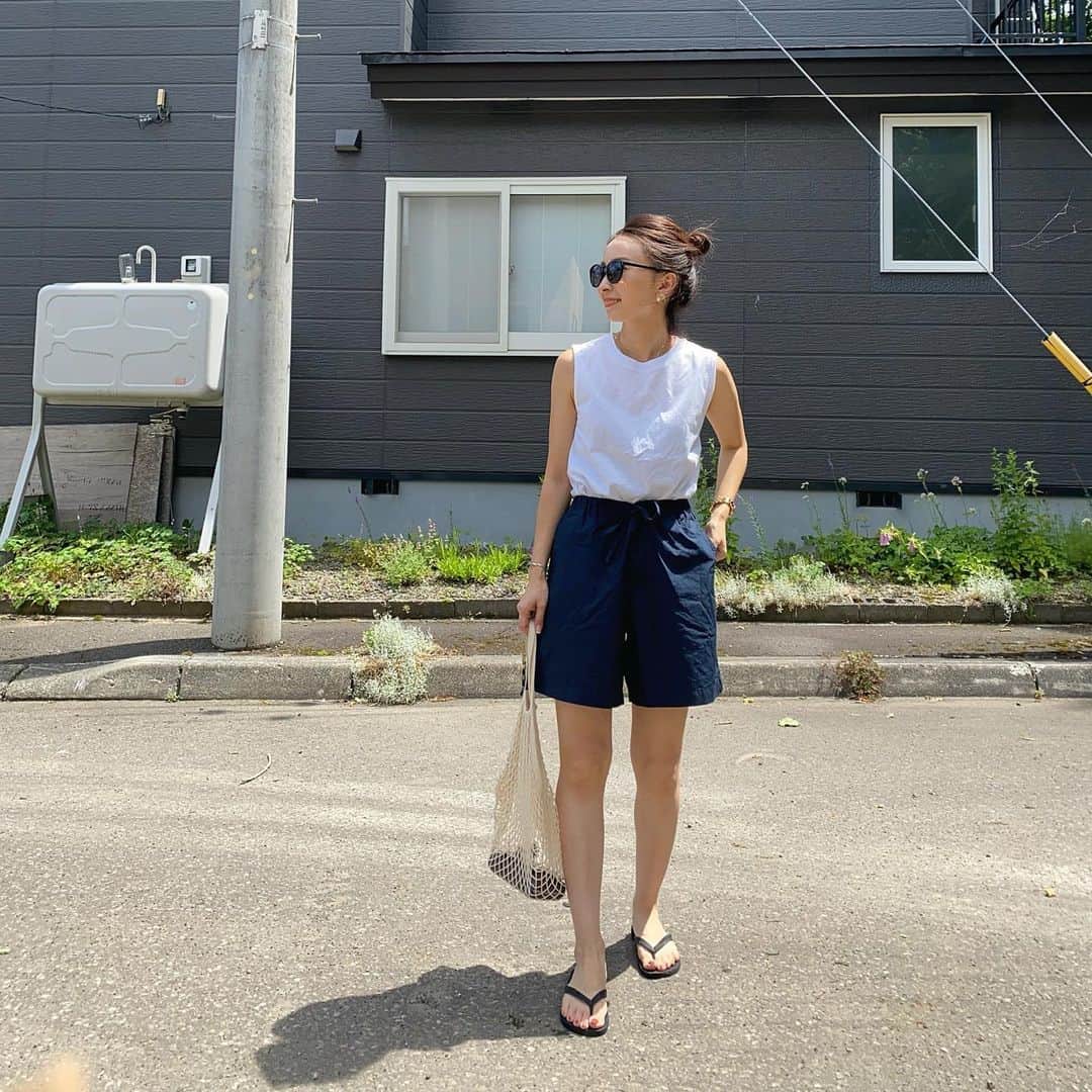 のインスタグラム：「・ これから雨なんて嘘だと言って☔️ ・ ・ トップス　@uniqlo_ginza  キュロット　@muji_global  ・ ・ 無印のキュロット。安くて可愛い◎ ・ ・ ・ #ママ#ママコーデ#ママファッション#code #ootd#outfit#mamagirl#北海道ママ#札幌ママ#三児の母#お洒落さんと繋がりたい#プチプラコーデ#今日のコーデ#ママライフ#ロカリ#スナップミー#mineby3mootd#ponte_fashion#4yuuu#きょコ#今日の服#大人カジュアル#主婦#男の子ママ #ビュースタグラマー#mamagirl_sugotoku」