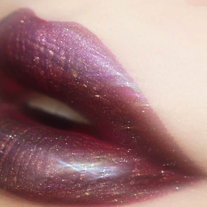 Sayaka Obaraのインスタグラム：「🔮🍇💜 @meltcosmetics #meltsequel liquid lipstick, #meltshesinparties palette & #meltasif crushed glitter gloss. @patmcgrathreal skin fetish concealer. . . #meltcosmetics #patmcgrath #patmcgrathlabs」