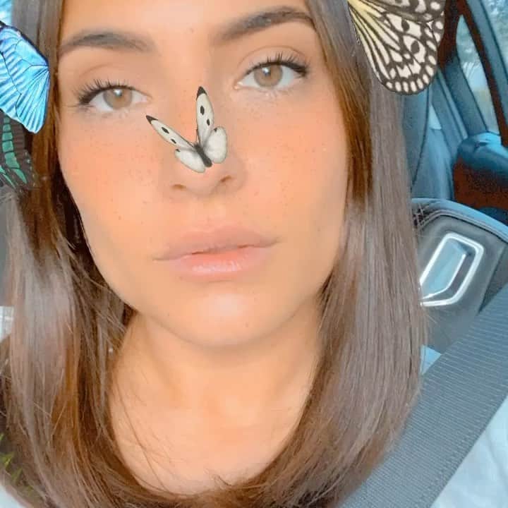 Ana Brenda Contrerasのインスタグラム：「Why do birds suddenly appear?  •🎶 🦋 💙•」