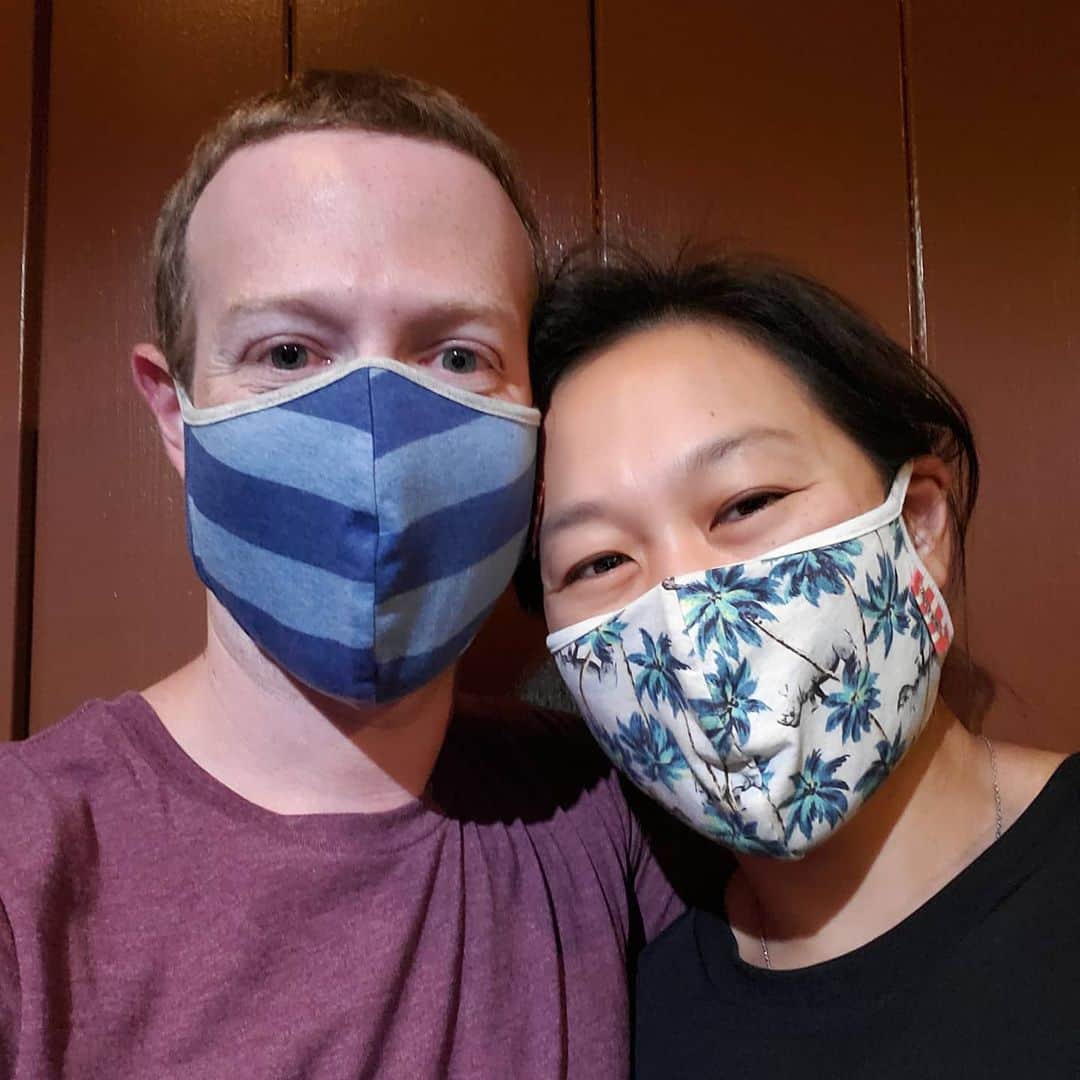 マーク・ザッカーバーグのインスタグラム：「Please wear a mask. Covid is spreading quickly again and masks help keep people healthy and keep the country open.」