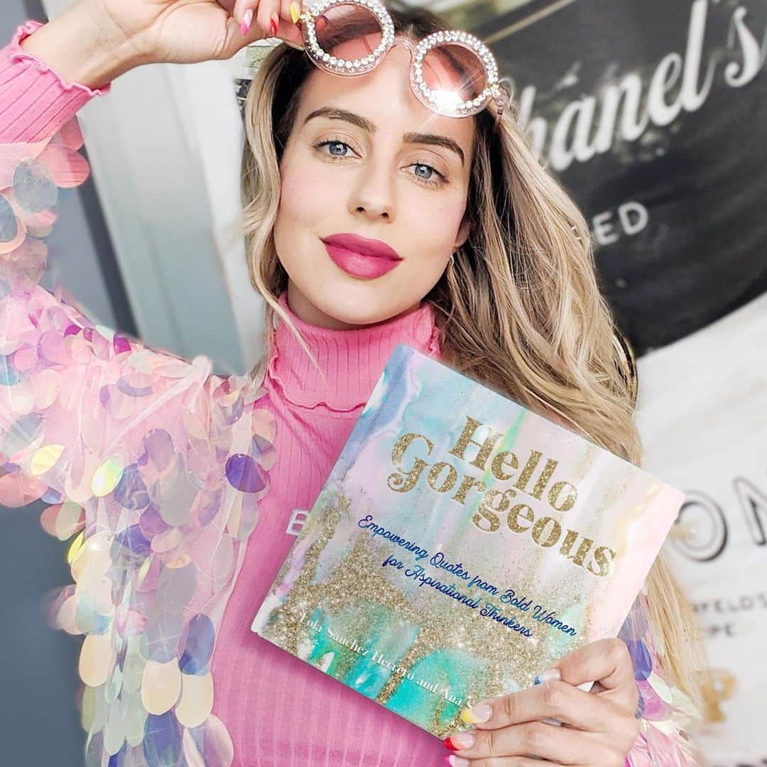 The Oliver Gal Artist Co.さんのインスタグラム写真 - (The Oliver Gal Artist Co.Instagram)「We’re so excited to announce that our book by @sanchezlola & @anasanchezgal is #1 New Releases on @Amazon 🤩 Stay tuned for the #OliverGalTalks on IGLIVE with the ladies from the book and an awesome giveaway 🎁 Tap to pre order💕 #olivergal #hellogorgeousbook」7月1日 11時14分 - olivergalart