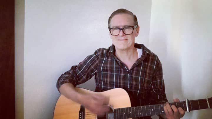 ブライアン・アダムスのインスタグラム：「Happy Canada Day to everyone. 🇨🇦 Here's a rendition of “Canada Day, Up Canada Way” by Stompin' Tom Connors for your holiday.  #canadaday #StompinTomConnors   It's Canada Day up Canada way, from the lakes to the prairies wide And we're shoutin' "hooray" up Canada way on the St. Lawrence river side People everywhere have a song to share on Canada's holiday From Pelee Island in the sunny south to the North Pole far away O Canada, standing tall together We raise our hands and hail our flag, the maple leaf forever」