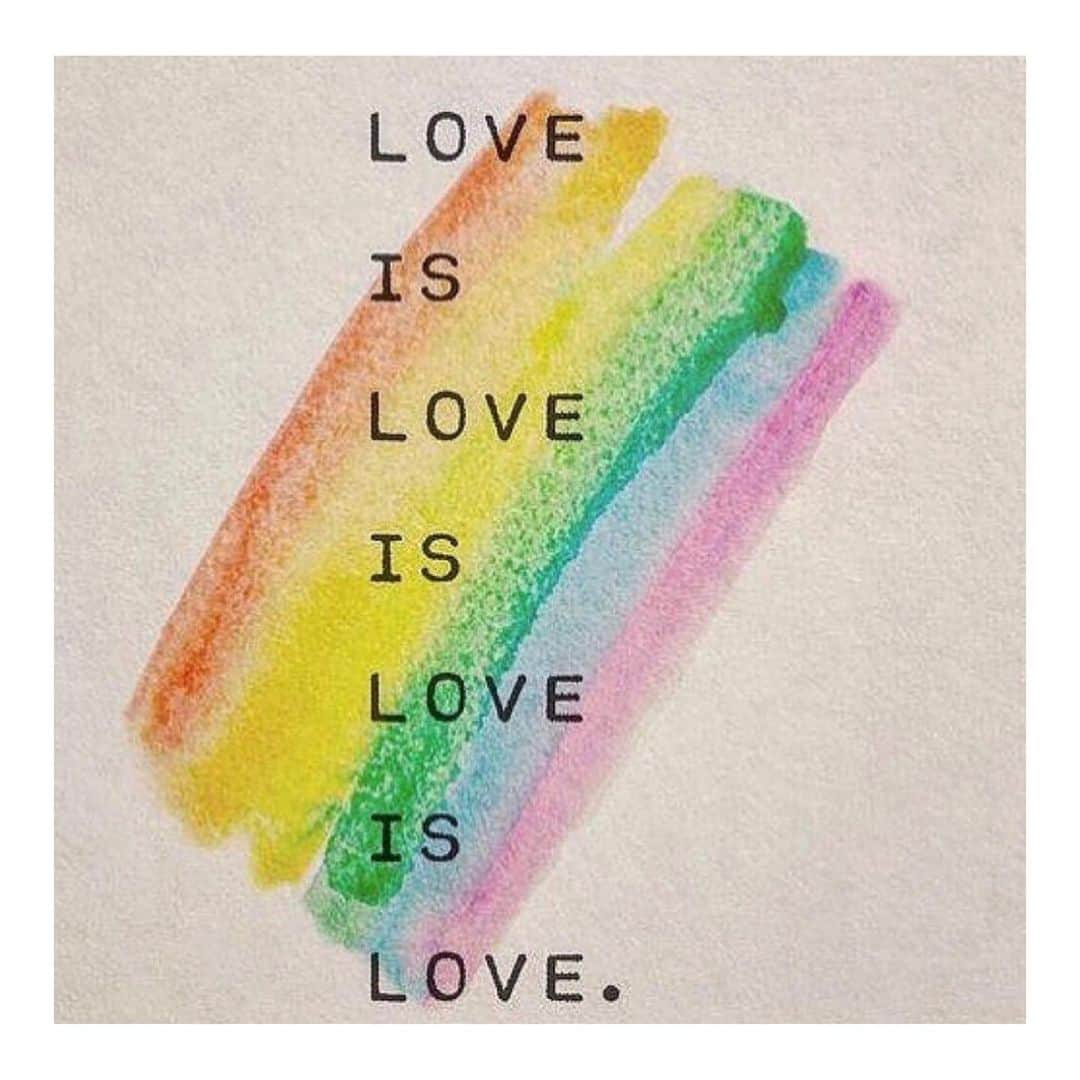 シャンテル・ヴァンサンテンのインスタグラム：「Love is LOVE. period. 🌈❤️💋😍」
