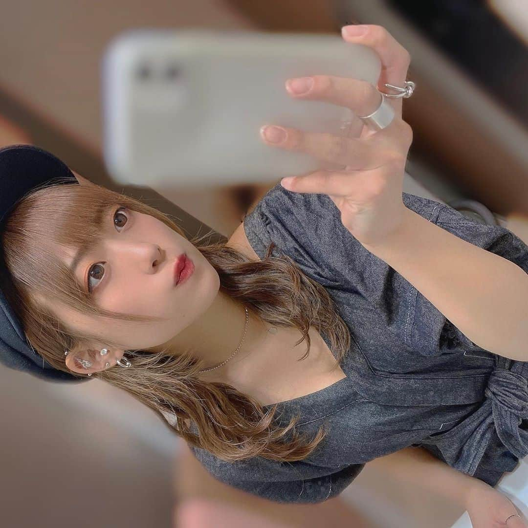 北出彩のインスタグラム：「7月ですね🍉☀️ 今日はあったかくていいなあ ずっと天気いいといいのにな なんか夏っぽいことしたいですよね〜！ 7月もよろしくお願いします #instalike #ootd #snidel #ビアガーデン行きたい」