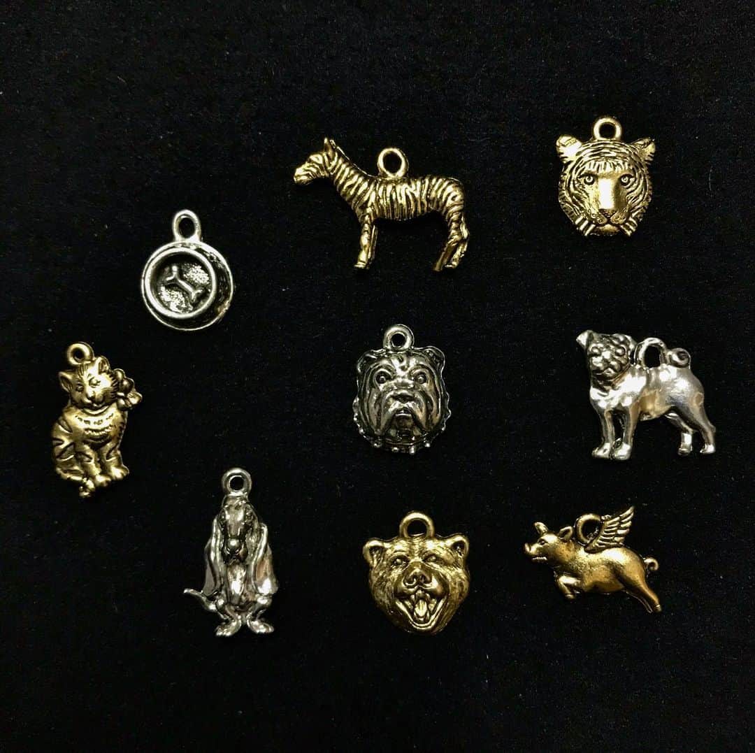 BOX CHARM Industryのインスタグラム：「可愛い動物達が仲間入りしました😻 . . #boxcharmindustry #boxcharm #handmade #accessory #animal #handmadeaccessory #dog #cat #ボックスチャームインダストリー #ボックスチャーム #ハンドメイド #アクセサリー #ハンドメイドアクセサリー #公式オンラインショップ#動物 #アニマル #オンラインショップ #犬 #猫 #チャーム #真鍮 #真鍮アクセサリー #ボックスチャームとゆかいな仲間たち」
