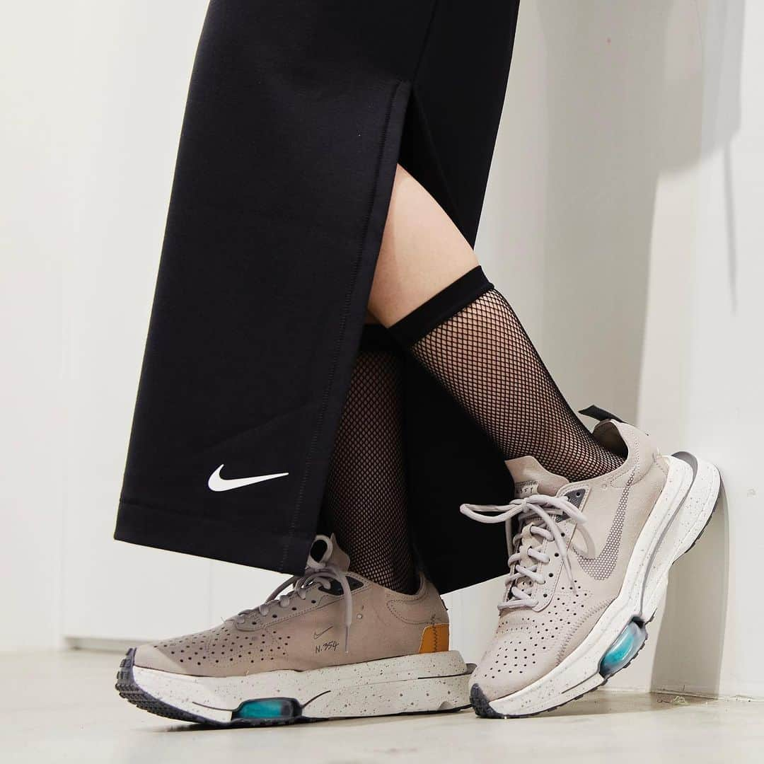 アトモスガールズ/atmos girlsさんのインスタグラム写真 - (アトモスガールズ/atmos girlsInstagram)「. NIKE ZOOM TYPEから新色が登場✨ 淡いチャコールグレーが落ち着いた印象に！ ストリートスタイルはもちろんのこと、フェミニンなスタイリングにあえて合わせても🔥7/2(thu)より発売開始！ぜひお見逃しなく！ . #atmos#atmospink#nike #アトモス#アトモスピンク#ナイキ」7月1日 12時09分 - atmos_pink_official