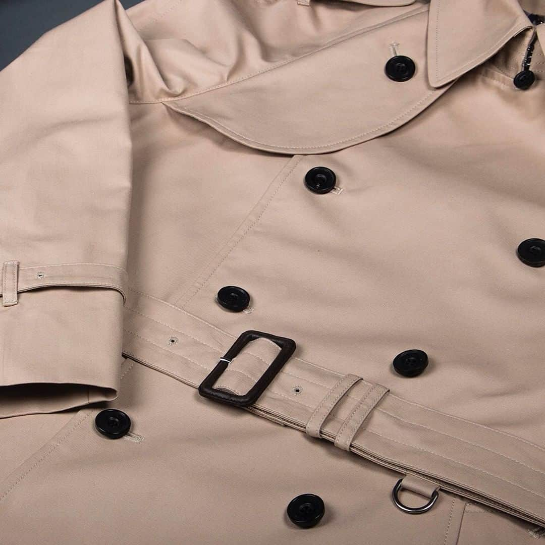 アクアスキュータムさんのインスタグラム写真 - (アクアスキュータムInstagram)「The unique weaving process in the manufacture of #Aquascutum Trench coats gives them the diagonal line of twill that is synonymous with this style. This process; also called a 2 x 2 twill, allows more threads to be packed into the fabric helping to close any gaps in the weave & improve water resistance whilst maintaining an amazing drape and fit.」7月1日 18時02分 - aquascutum