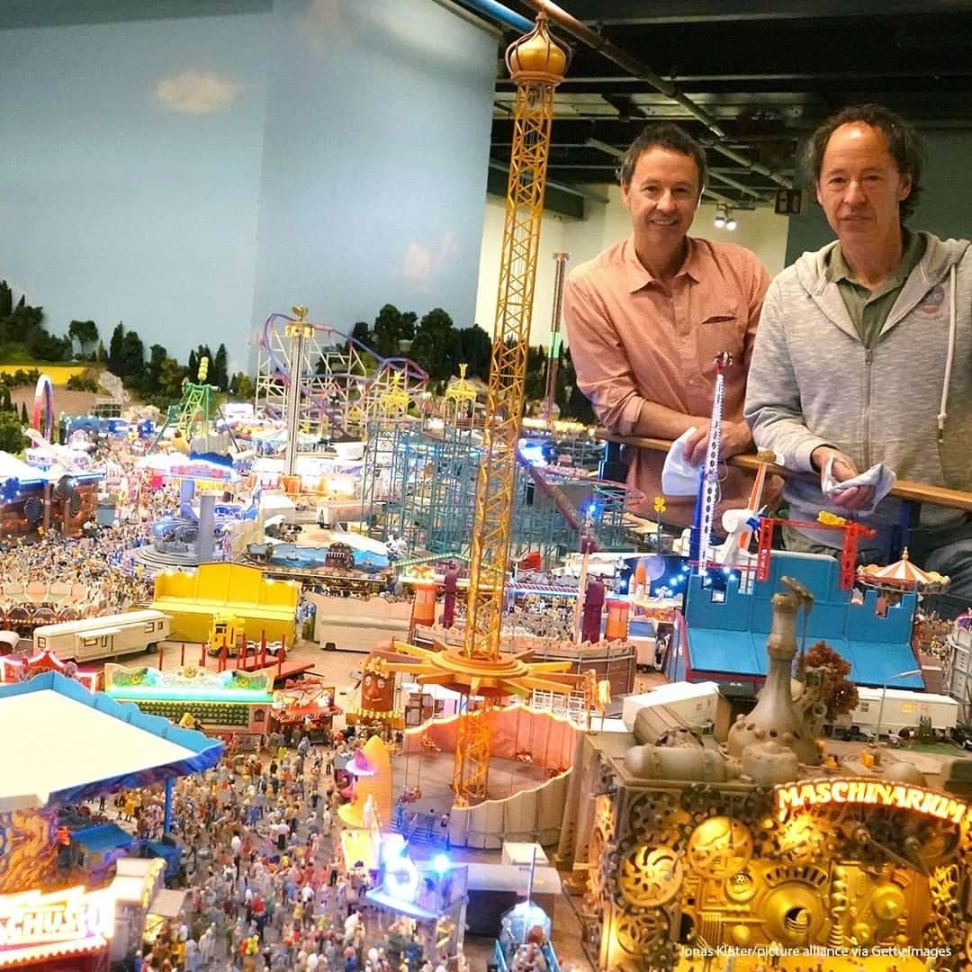 ABC Newsさんのインスタグラム写真 - (ABC NewsInstagram)「Frederik (l) and Gerrit Braun (r) from pose with a model amusement park, the latest addition to Miniatur Wunderland, a tourist attraction in Hamburg, Germany. #model #modelvillage #germany🇩🇪」7月1日 18時00分 - abcnews