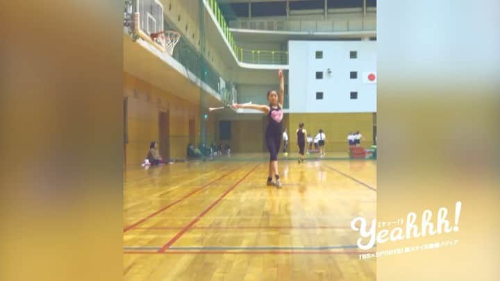 のインスタグラム：「速く美しく、そしてダイナミックに！スーパーバトンさばきを魅せる！ ﻿  ﻿ 驚きの身体能力に、華麗なバトンさばきは圧巻！12歳の少女がバトントワーリングのスゴ技を披露してくれました！ ﻿  ﻿ 『瓜生 陽花（うりゅう まはな）12歳』 ﻿ 年長さんのときに体験に行き、楽しかったことがきっかけにバトンを始める。 ﻿ 演技で人を元気に笑顔にできる選手になり、全日本グランドチャンピオン、 ﻿ 世界チャンピオンを目標に、日々練習に励んでいる。 ﻿  ﻿ 【大会経歴】 ﻿ 2016年度  全日本バトントワーリング選手権大会  ソロトワール  U-9部門  2位 ﻿ 2017年度  全日本バトントワーリング選手権大会  ソロトワール  U-12部門  2位 ﻿ 2018年度  全日本バトントワーリング選手権大会  ソロトワール  U-12部門  1位 ﻿ 2019年度  全日本バトントワーリング選手権関東支部大会  ソロトワール  U-14部門  1位、ソロストラット  U-14部門  1位 ﻿  ﻿ 2019年  2019JAPANCUP  小学校最高学年部門  1位 ﻿  ﻿ ↓アナタの動画も受付中！ ﻿ http://www.tbs.co.jp/Yeahhhsports/ ﻿ #TBS #Yeahhh #バトントワーリング #バトントワリング #バトン #baton #batontwirling #batontwirler #sports #瓜生陽花 #投稿動画」