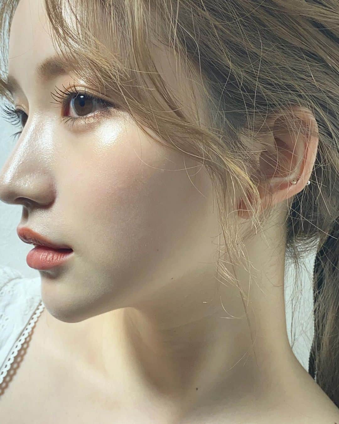 南りほのインスタグラム：「iPhoneノーマルカメラ無加工だよん📸 照明の下で撮ったんやけど肌ちゅるちゅるなの伝わるかな？👶🏼 こないだストーリー載せてたアンストレスしてからお肌の調子がよくて感動してる🥺 ストーリーのハイライトに載せてるから気になる人見てみてね🧠」