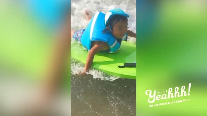 のインスタグラム：「4歳で波乗りに挑戦！ちびっ子ボディボーダー！ ﻿  ﻿ まだ4歳にして、波乗りをこなす、将来有望なちびっこボディボーダーをご紹介！ ﻿  ﻿ 『セナ』 ﻿ 2015年6月3日生まれ。 ﻿ お父さんはアマチュアサーファー大阪代表選手。 ﻿ お母さんは元全日本選手権優勝経験者のプロボディボーダー。 ﻿ そんな両親に生まれたセナ君は、小さいときから海が大好きで、 ﻿ サーフィン、ボディボーダーにすぐにのめり込み、 ﻿ 今では、プロを目指し、日々練習に励んでいる。 ﻿  ﻿ ↓アナタの動画も受付中！ ﻿ http://www.tbs.co.jp/Yeahhhsports/ ﻿ #TBS #Yeahhh #ボディボード #ボディボーダー #bodyboarding #サーフィン #surfing #セナ #sports #投稿動画」
