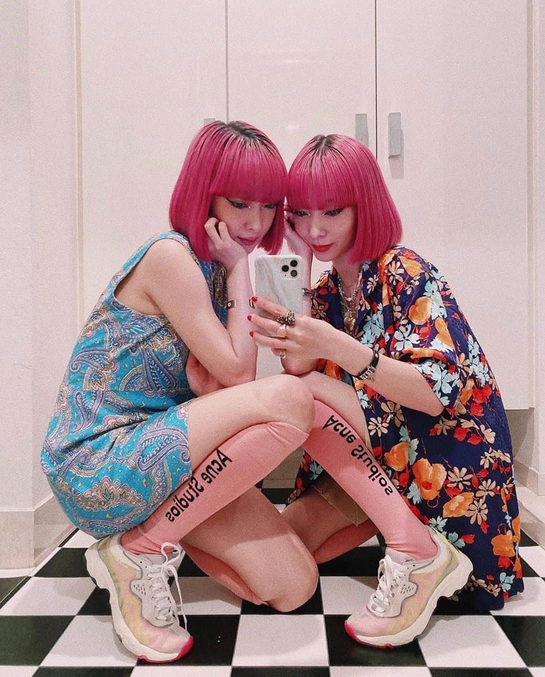I.T IS INSPIRATIONさんのインスタグラム写真 - (I.T IS INSPIRATIONInstagram)「Feeling to dress up in @acnestudios pink today! - #ITHK #ITisInspiration #acnestudios #amiaya #twins #trainers」7月1日 13時02分 - ithk