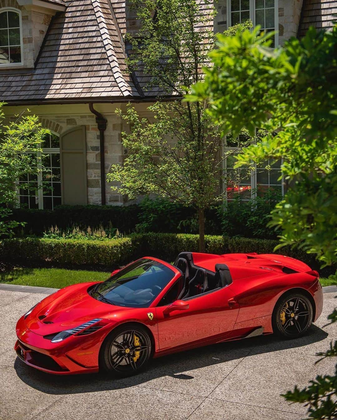 CarsWithoutLimitsさんのインスタグラム写真 - (CarsWithoutLimitsInstagram)「488 Pista Spider or 458 Speciale Aperta ??  Photos @scarfonephoto  Owner @rmonaro  #carswithoutlimits」7月1日 13時07分 - carswithoutlimits