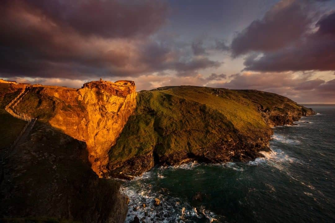 National Geographic Travelさんのインスタグラム写真 - (National Geographic TravelInstagram)「Photo by @gerdludwig  According to legend, King Arthur was conceived here in Tintagel Castle, high above the Atlantic Ocean in Cornwall, England, as the illegitimate son of Uther Pendragon and his mistress, Igraine. Archaeologists found evidence of trade in the medieval castle dating back to the fifth century, suggesting that it was the main settlement of Cornish kings. @thephotosociety #England #Tintagel #Cornwall #KingArthur」7月1日 13時09分 - natgeotravel