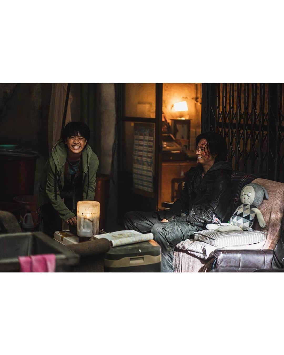 C-JeS エンタテイメントさんのインスタグラム写真 - (C-JeS エンタテイメントInstagram)「전대미문의 재난 #부산행 그 후 4년 황폐해진 세상에서 살아남은 #준이 미리 만나보기👉  카카오갤러리에서 지금 바로 확인해보세요✔️  #이레 #LEERE #영화 #씨제스타그램 #cjestagram #반도」7月1日 13時25分 - cjes.tagram