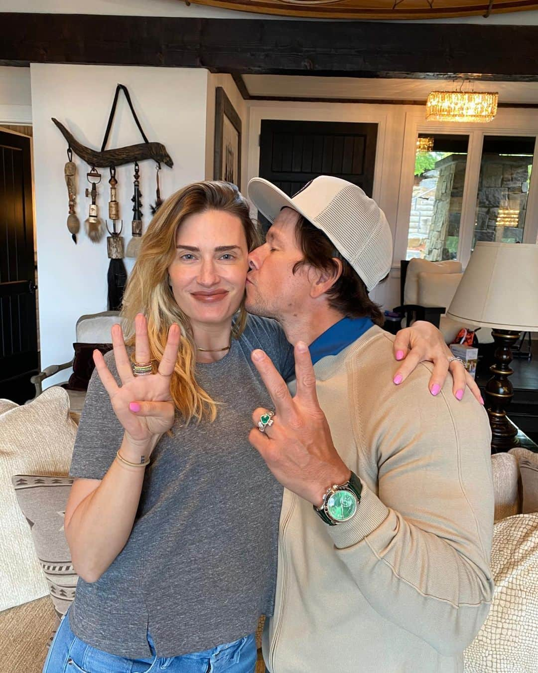 マーク・ウォールバーグさんのインスタグラム写真 - (マーク・ウォールバーグInstagram)「Happy b day baby!! You’re my better half and such a blessing ❤️😍😘🥳 and thanks for our ❤️❤️❤️❤️ little angels.❤️🙏」7月1日 13時40分 - markwahlberg