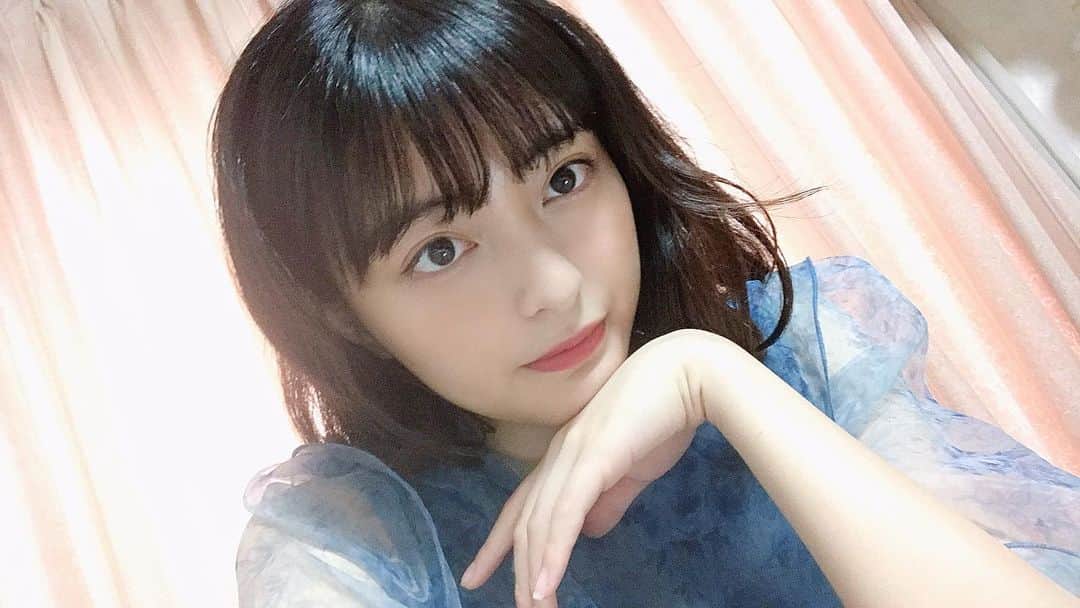 斉藤瑞季のインスタグラム：「今日の天気はしんどい。 傘さすと飛ばされるし ささないと濡れるし☂️」