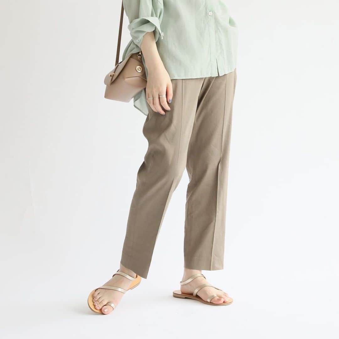 JOURNAL STANDARD relumeさんのインスタグラム写真 - (JOURNAL STANDARD relumeInstagram)「\ New arrivals /﻿ ﻿ 夏も涼しく着ていただけるリネンパンツ！﻿ リネン素材なのにストレッチが効いているので履き心地も抜群◎﻿ ﻿ カジュアルでほっこりした印象のあるリネンアイテムですが、こちらはシルエットが細身なので、すっきりと履いていただけるパンツとなっています☘️﻿ ﻿ シャツ合わせなどキレイめなスタイリングだけでなく、Tシャツなどカジュアルなお洋服とも相性が良いです！﻿ ﻿ ﻿ ✔︎ Linen ｽﾄﾚｯﾁ ｽﾗｯｸｽ PT﻿ No. 20030462523020﻿ ※オンラインストアCOMING SOON﻿ ※ホワイトのみストライプでのご用意です﻿ ﻿ ﻿ #linen #linenpants﻿ #relumeladys #relumewoman﻿ #journalstandardrelume #fashion #20ss﻿ #baycrews #relume﻿ #レリューム #レリュームコーデ﻿ #ファッション #ベイクルーズ﻿ #リネン #リネンパンツ﻿」7月1日 14時04分 - js_relume