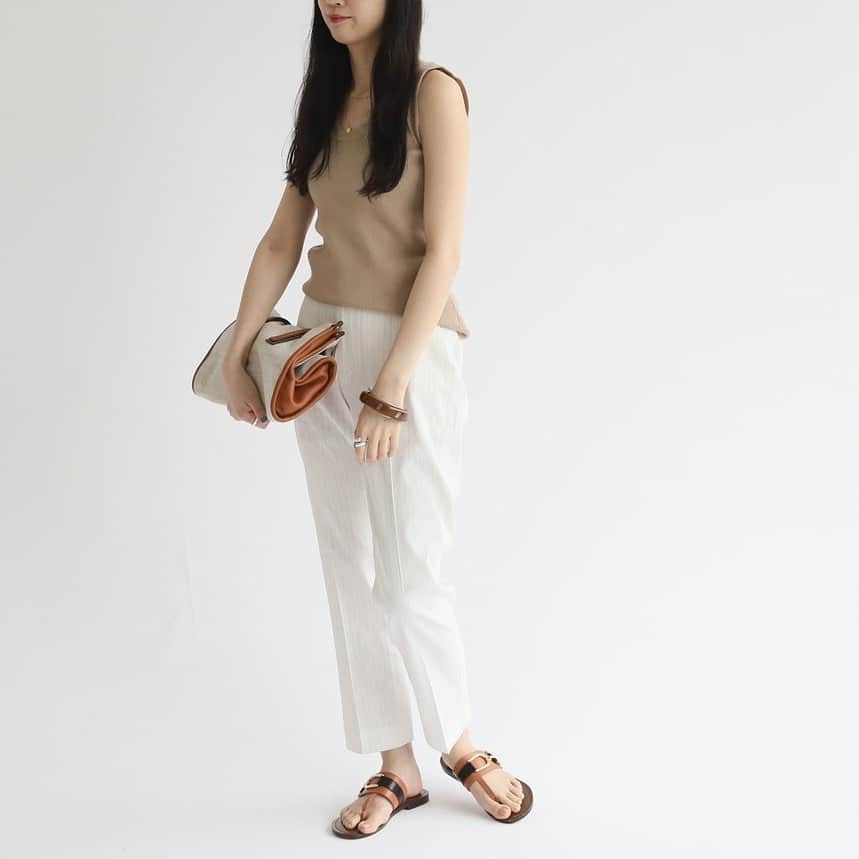 JOURNAL STANDARD relumeさんのインスタグラム写真 - (JOURNAL STANDARD relumeInstagram)「\ New arrivals /﻿ ﻿ 夏も涼しく着ていただけるリネンパンツ！﻿ リネン素材なのにストレッチが効いているので履き心地も抜群◎﻿ ﻿ カジュアルでほっこりした印象のあるリネンアイテムですが、こちらはシルエットが細身なので、すっきりと履いていただけるパンツとなっています☘️﻿ ﻿ シャツ合わせなどキレイめなスタイリングだけでなく、Tシャツなどカジュアルなお洋服とも相性が良いです！﻿ ﻿ ﻿ ✔︎ Linen ｽﾄﾚｯﾁ ｽﾗｯｸｽ PT﻿ No. 20030462523020﻿ ※オンラインストアCOMING SOON﻿ ※ホワイトのみストライプでのご用意です﻿ ﻿ ﻿ #linen #linenpants﻿ #relumeladys #relumewoman﻿ #journalstandardrelume #fashion #20ss﻿ #baycrews #relume﻿ #レリューム #レリュームコーデ﻿ #ファッション #ベイクルーズ﻿ #リネン #リネンパンツ﻿」7月1日 14時04分 - js_relume