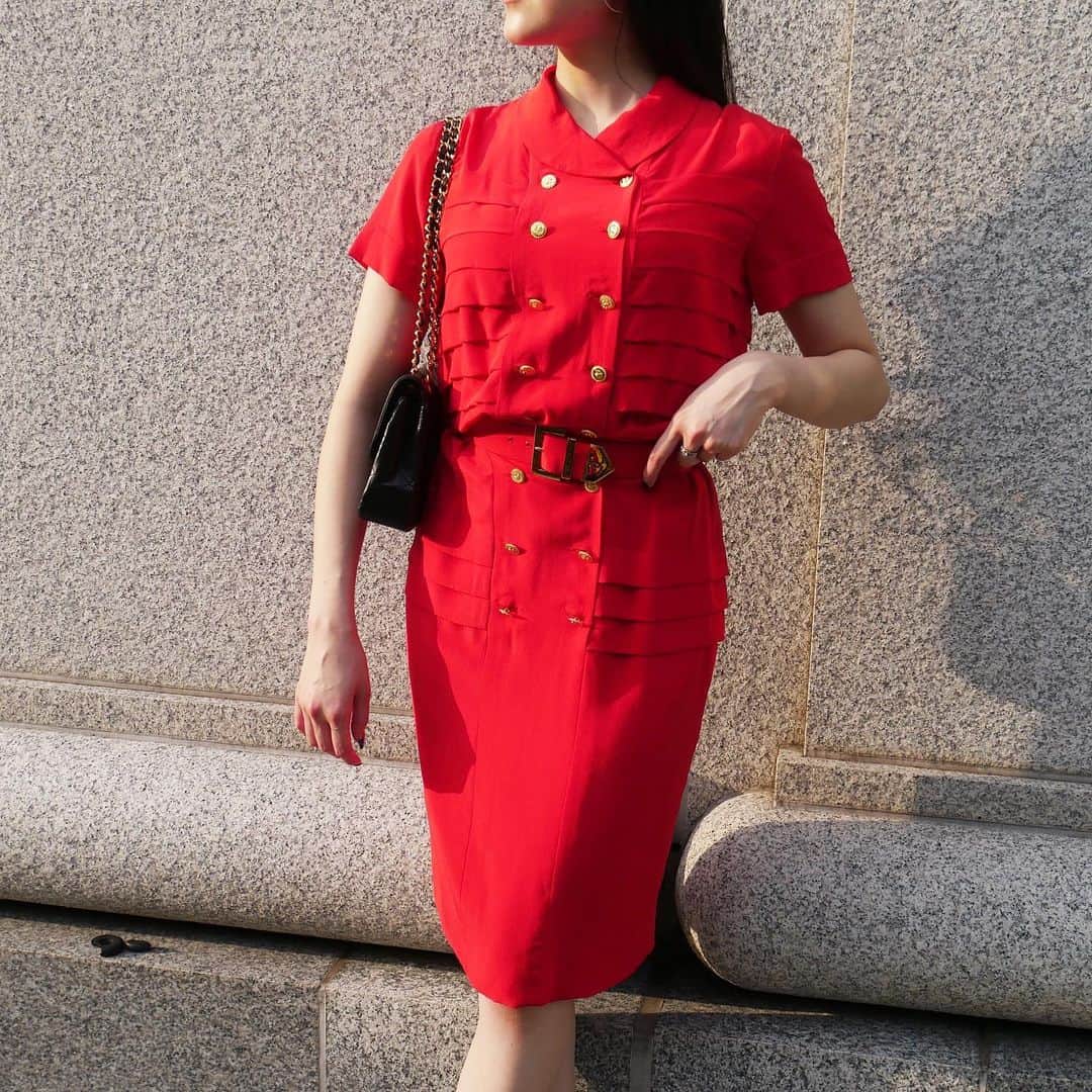 Vintage Brand Boutique AMOREさんのインスタグラム写真 - (Vintage Brand Boutique AMOREInstagram)「Dead Stock 🌹 Vintage Chanel silk dress with a belt from 1989. Size 36  This item is  only available at the store but we accept orders by DM. Please DM us if you are interested in the item! ▶︎Free Shipping Worldwide✈️ ≫≫≫ DM for more information 📩 info@amorevintagetokyo.com #AMOREvintage #AMORETOKYO #tokyo #Omotesando #Aoyama #harajuku #vintage #vintageshop #ヴィンテージ #ヴィンテージショップ #アモーレ #アモーレトーキョー #表参道 #青山 #原宿#東京 #chanel #chanelvintage #vintagechanel #ヴィンテージ #シャネル #ヴィンテージシャネル #シャネルヴィンテージ #amorewardrobe #アモーレワードローブ」7月1日 14時23分 - amore_tokyo
