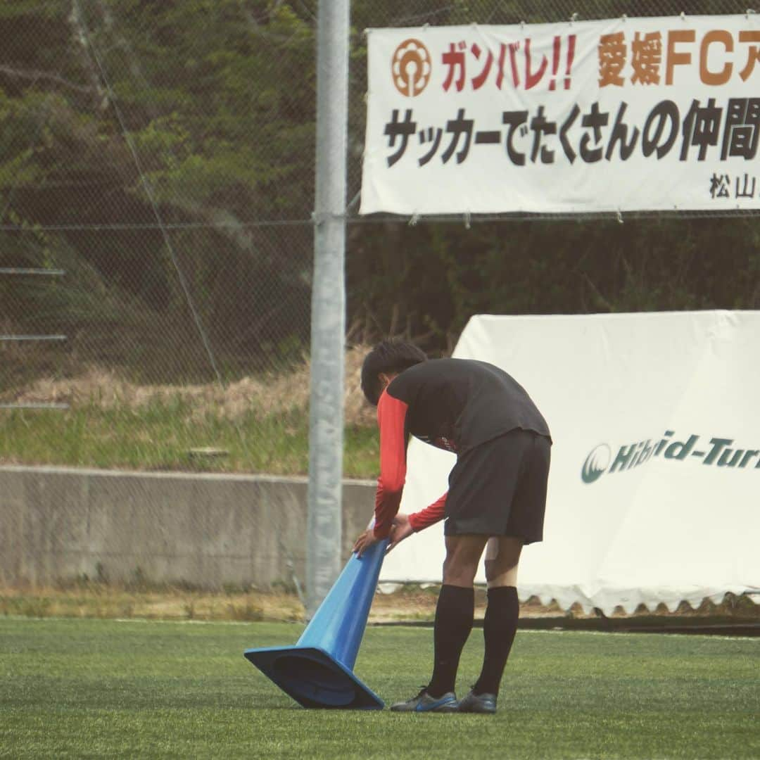 愛媛FCさんのインスタグラム写真 - (愛媛FCInstagram)「today's training🕺✨ オフ明けはハードに🏃🏻💨  #ehimefc  #愛媛FC #熱狂 #全進 #ココロハトモニ12  #前野貴徳 #西岡大志 #岡本昌弘 #池田樹雷人 #竹嶋裕二 #岩井柊弥 #長沼洋一 #コーン #パイロン #静かに直す #西岡大輝」7月1日 14時28分 - ehimefc12