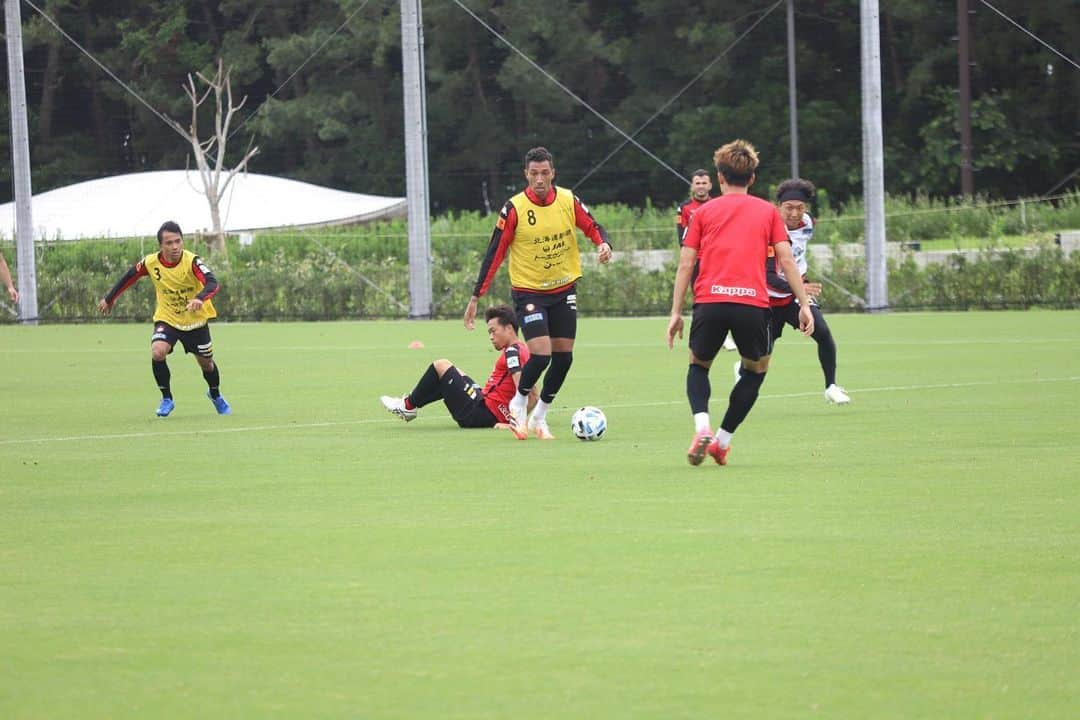 ジェイ・ボスロイドさんのインスタグラム写真 - (ジェイ・ボスロイドInstagram)「Training hard since we have been back, a lot of effort and application, we are fully focused on improving on our position from last year!  @yokohamafc_official will be a tough team to beat so we have to be ready physically and mentally 💪🏽 🧠   #consadole#team#together#win#belief#determination#striveforgreatness#blessed#hardwork#dedication#soccer#football#training#japan#jleague#adidas#adidastokyo」7月1日 14時30分 - jaybothroyd