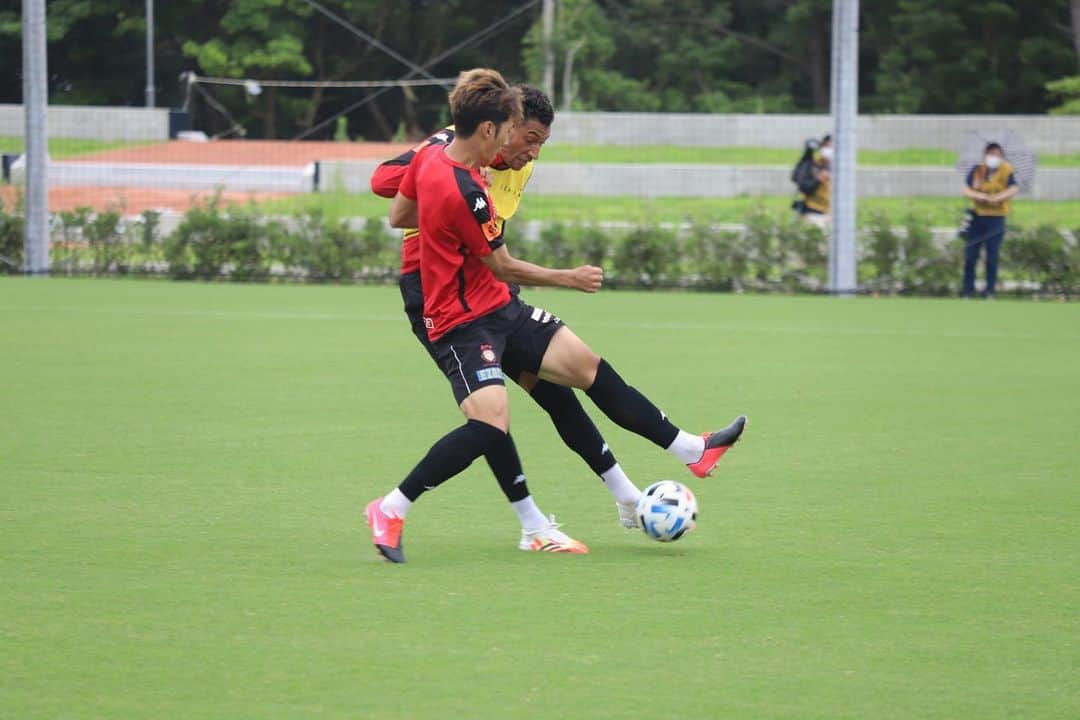 ジェイ・ボスロイドさんのインスタグラム写真 - (ジェイ・ボスロイドInstagram)「Training hard since we have been back, a lot of effort and application, we are fully focused on improving on our position from last year!  @yokohamafc_official will be a tough team to beat so we have to be ready physically and mentally 💪🏽 🧠   #consadole#team#together#win#belief#determination#striveforgreatness#blessed#hardwork#dedication#soccer#football#training#japan#jleague#adidas#adidastokyo」7月1日 14時30分 - jaybothroyd