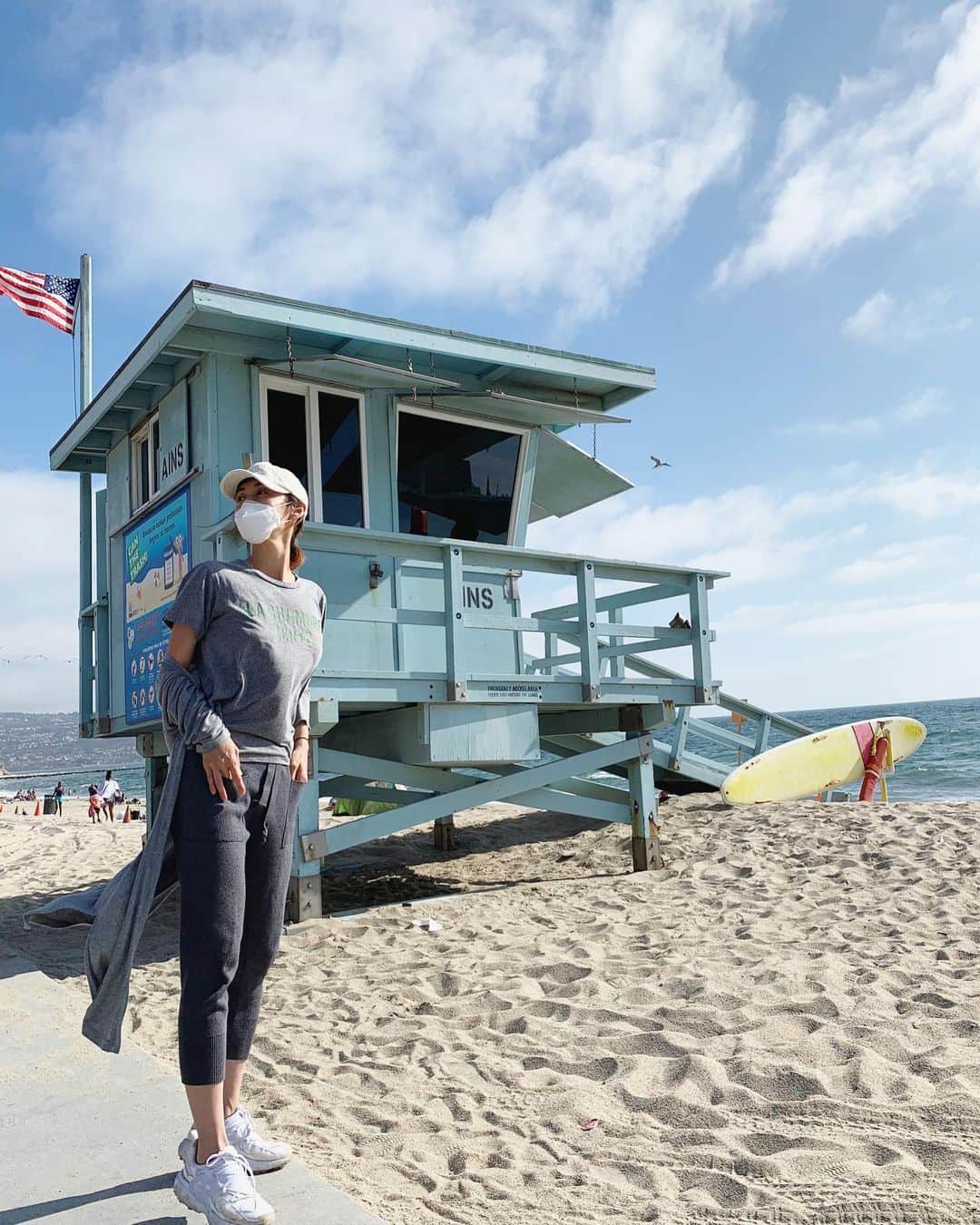 高木りなのインスタグラム：「気分転換しに海へ🐳🌴🇺🇸✨お気に入りのビーガンコーヒー片手に☕️❤️ 기분 전환하러 바다로 바람쐬러~ 좋아하는 비건 커피 한 손에❤️ . . #beach #vietnamesecoffee #california #losangeles #ビーチ #海 #カリフォルニア #ロサンゼルス #캘리포니아 #로스앤젤레스 #엘에이 #바다」