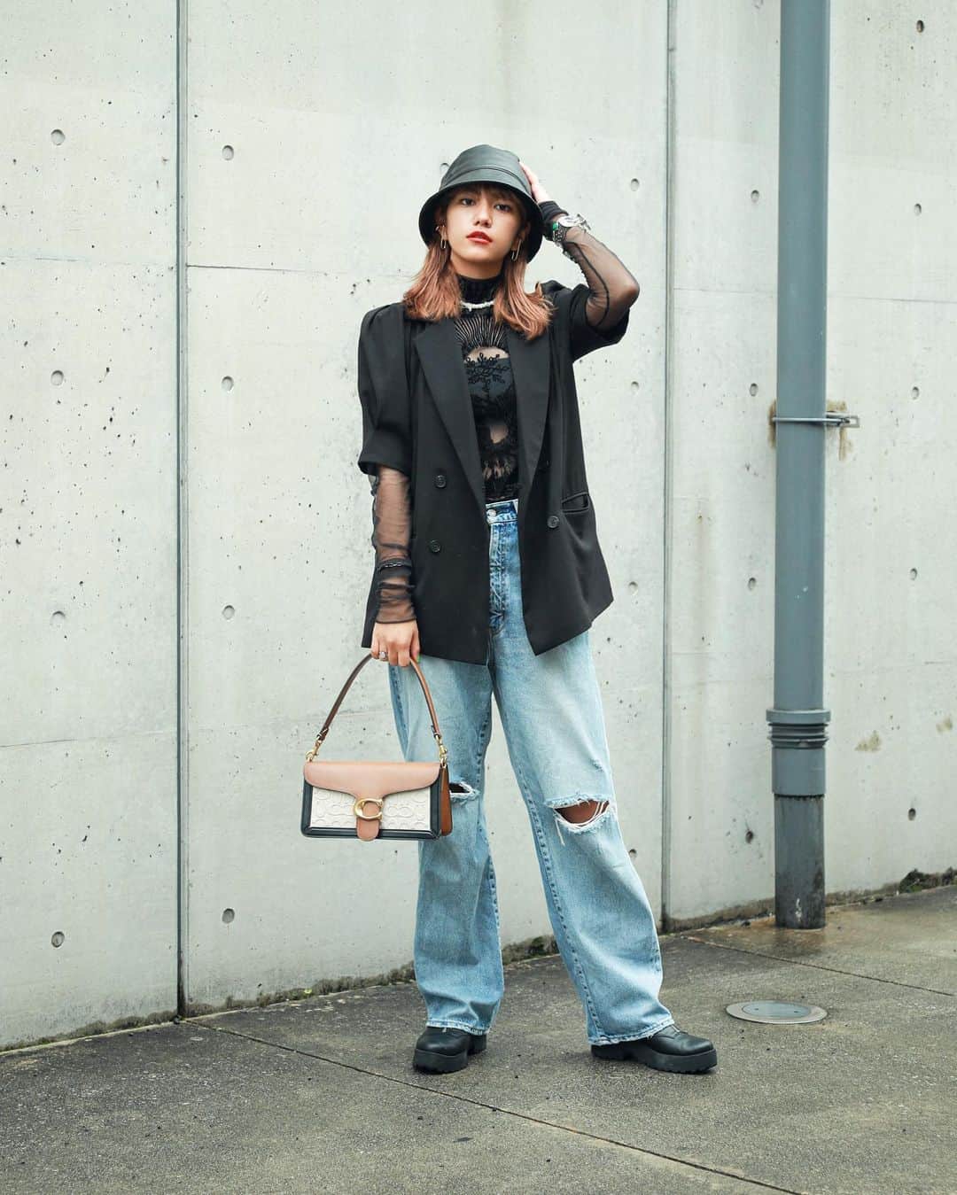 Droptokyoさんのインスタグラム写真 - (DroptokyoInstagram)「TOKYO STREET STYLE Name: @reyla_m25  Occupation: Model Jacket: #ZARA Inner: #DIESEL Pants: #MOUSSY Shoes: #HM Bag: #COACH Hat:  #jouetie #streetstyle#droptokyo#tokyo#japan#streetscene#streetfashion#streetwear#streetculture#fashion#ストリートファッション#fashion#コーディネート#tokyofashion#japanfashion Photography: @keimons」7月1日 14時48分 - drop_tokyo