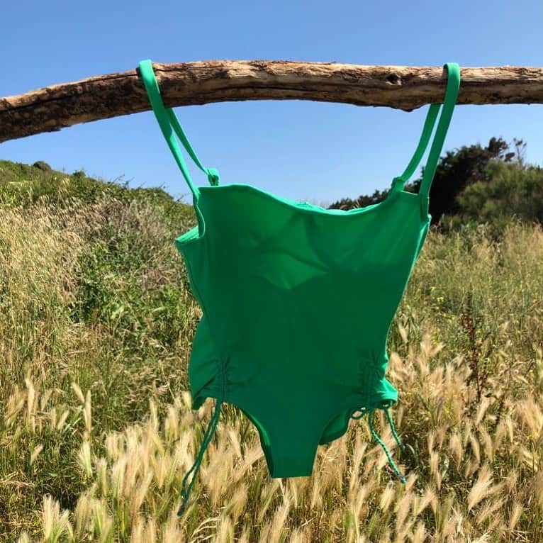 のインスタグラム：「Échappée sur la côte sauvage —— an escape on the wild coast 🌾 #drape #maisonlejaby #maillotdebain #swimsuit #details #green #cotesauvage」
