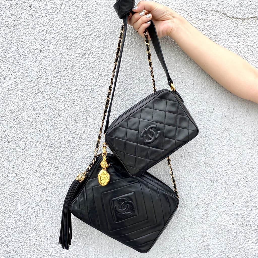 トライセクトさんのインスタグラム写真 - (トライセクトInstagram)「【decouverte】﻿ ﻿ ﻿ VINTAGE CHANEL BAG👜﻿ ﻿ ﻿ コンディションの良いヴィンテージシャネルバッグが入荷致しました。﻿ 大変希少なお品物ですので、是非お早目にご覧下さい。﻿ ﻿ ﻿ こちらの商品は京都店でのお取り扱いになります。﻿ 京都店 TEL 075-275-4069﻿ 営業時間11:00-20:00﻿ ﻿ ﻿ ﻿ こちらの商品に関しましては京都店に直接お電話にてお問い合わせ頂きますようお願い致します。DMでのお問い合わせはお受付していない為ご了承下さいませ。﻿ ﻿ ﻿ ﻿ 〈通販対応受付中〉﻿ 当店ではご来店が難しい方に向けて、通信販売（eコレクト）の対応も行なっております。﻿ 尚、只今期間限定でeコレクトの送料を無料とさせて頂きます。掲載商品や詳細につきましては、お気軽に店舗にお電話にてお問い合わせ下さい。﻿ ﻿ ﻿ 詳細はdecouverteのプロフィールリンクよりブログをご覧ください。﻿ ﻿ ﻿ ﻿ ﻿ #デクーヴェルト#ヴィンテージ ﻿ #ヴィンテージショップ #ベイクルーズ ﻿ #シャネル #ヴィンテージシャネル」7月1日 15時07分 - baycrews