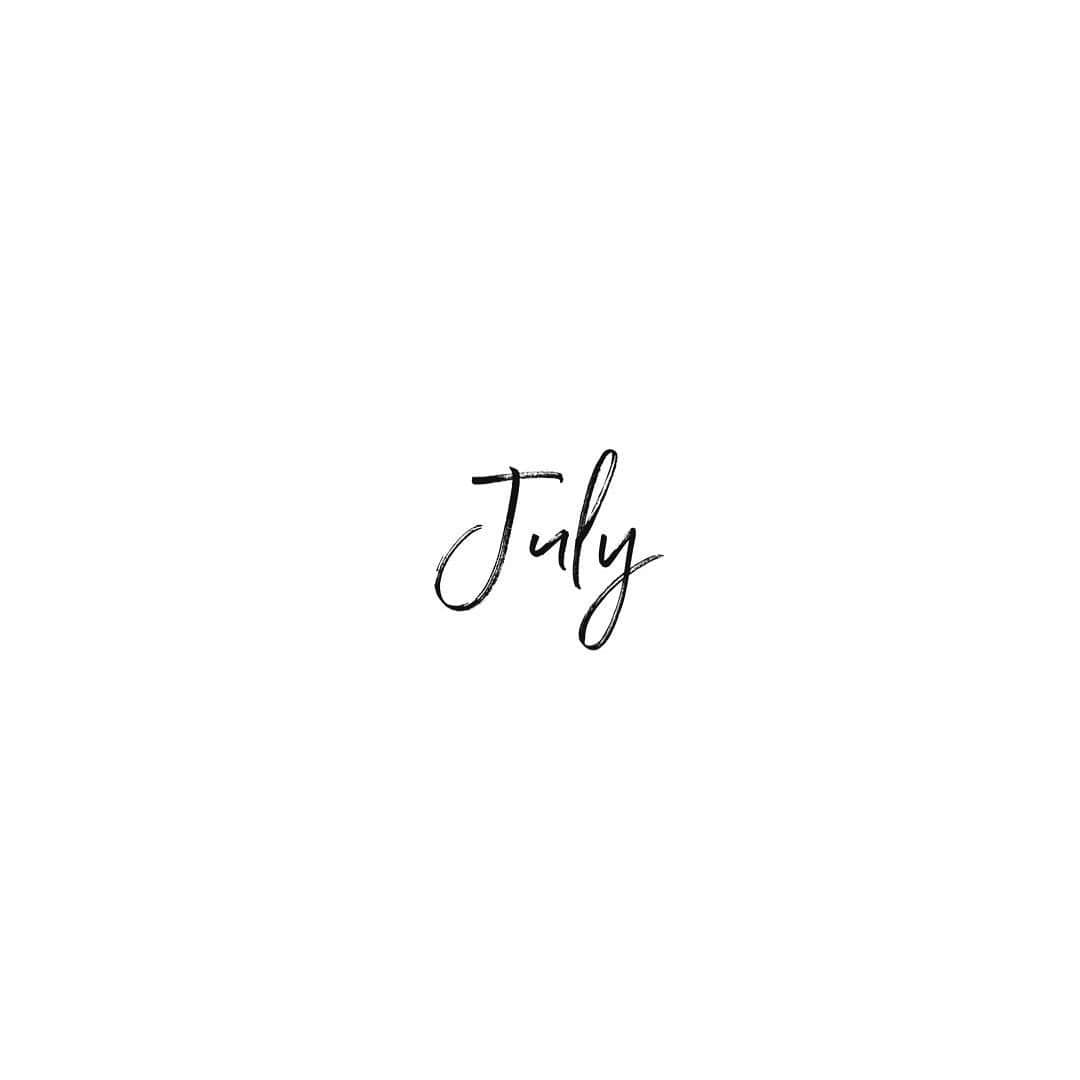 のインスタグラム：「. 𝕁𝕦𝕝𝕪 . 𝟟ｶﾞﾂ  梅雨が明けたら 夏到来☀️  早く夏が来ないかな🌻  #july #7月 #夏よ早く来い  #待ち遠しい夏」
