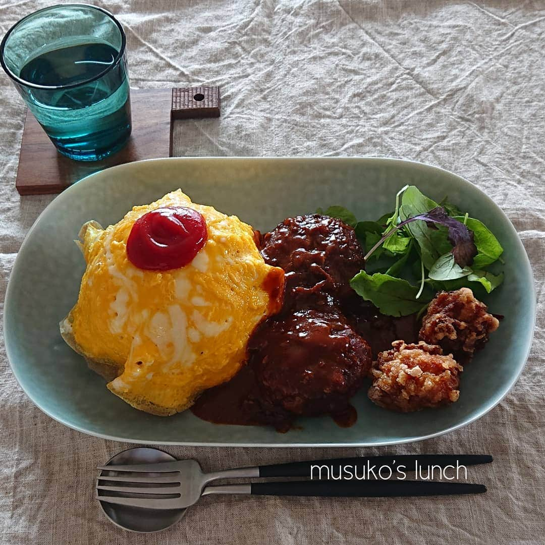 藤森夕子さんのインスタグラム写真 - (藤森夕子Instagram)「今日の息子のお昼ご飯は、オムライスプレート。 オムライス、ハンバーグ、唐揚げ…さらに3つ追加。 子ども人気の最強トリオ😂 #お昼ご飯記録 #お昼ご飯 #息子の昼食 #息子のお昼ご飯 #ワンプレート #オムライス #オムライスプレート #イイホシユミコ #オーバルプレート #ハンバーグ #唐揚げ #今日のごぱん #毎日ごはん #てづくりごはん365 #cook365 #foodstagram #lunch」7月1日 15時12分 - yukofujimori2525