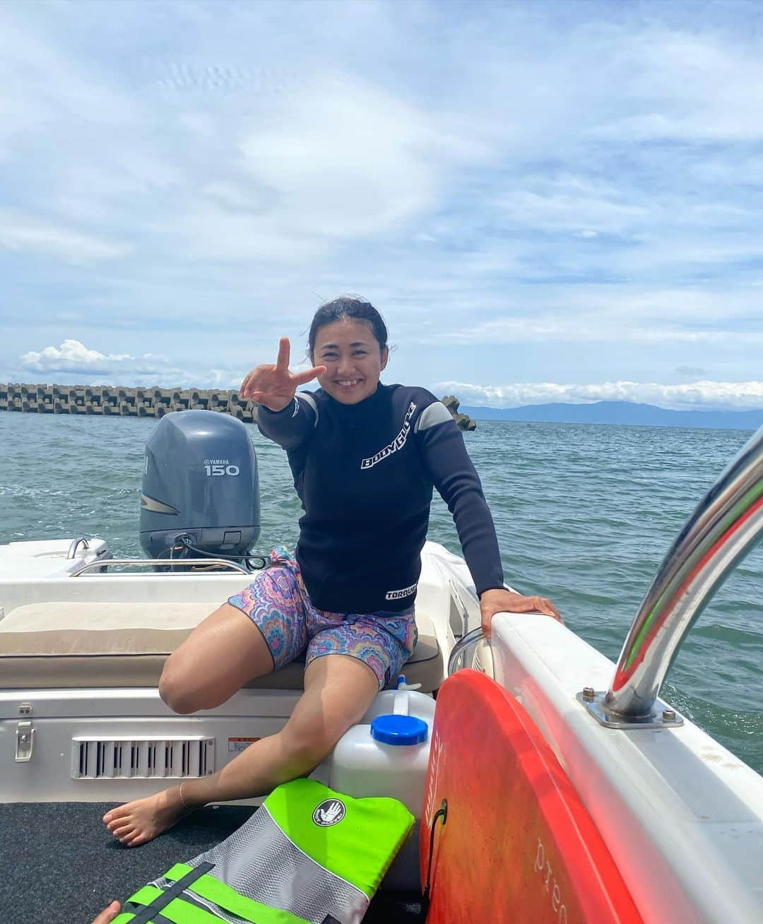 桐明輝子のインスタグラム：「こんにちは、7月🏄‍♀️🍉⭐️ . . . 一年の半分終わり🤦🏻‍♀️ #summer #canoesport  #canoesprint  #summersport #Sea #鹿児島」