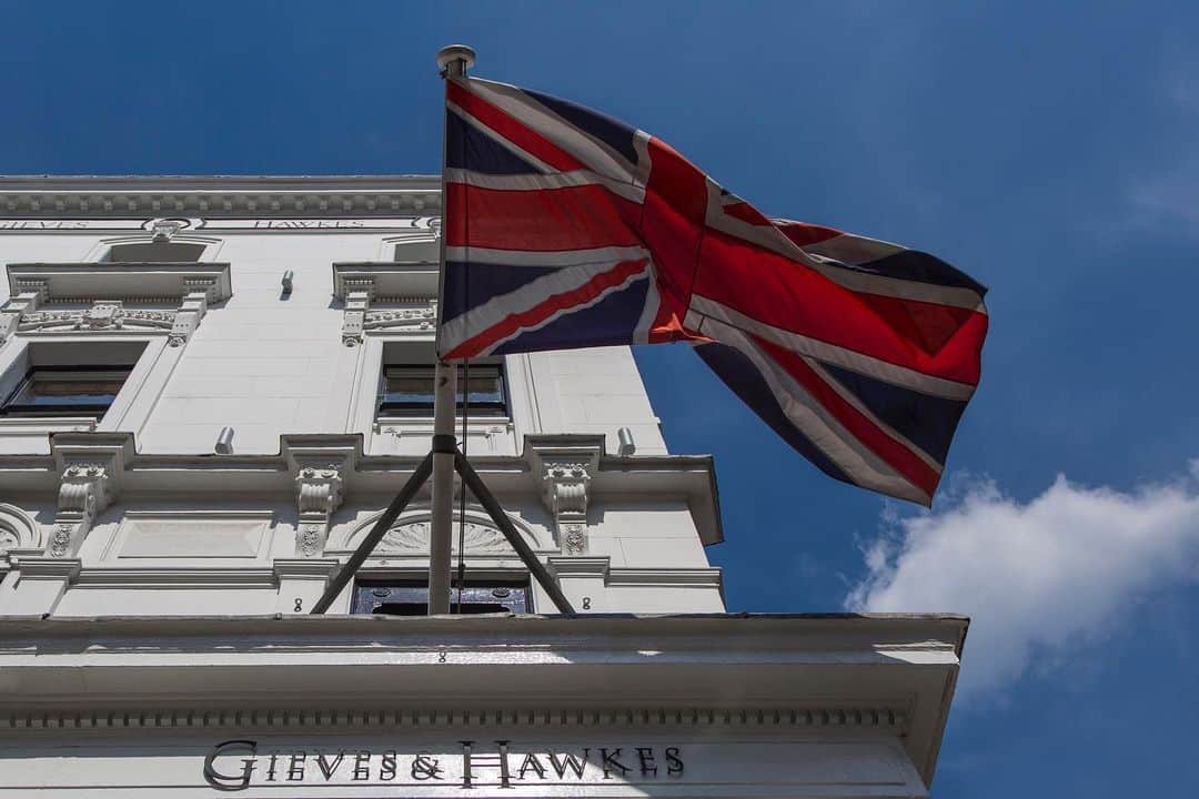 ギーブス&ホークスのインスタグラム：「The doors to our No.1 Savile Row store will reopen on the 7th of July.  We look forward to welcoming you back.  #gievesandhawkes #no1savilerow」