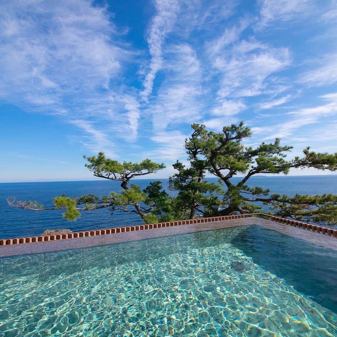ホテルニューアカオ　熱海温泉＆リゾートのインスタグラム：「ホテルニューアカオ、ロイヤルウイング宿泊の際には、大浴場スパリウムニシキに入ってゆったりくつろいでください✨」
