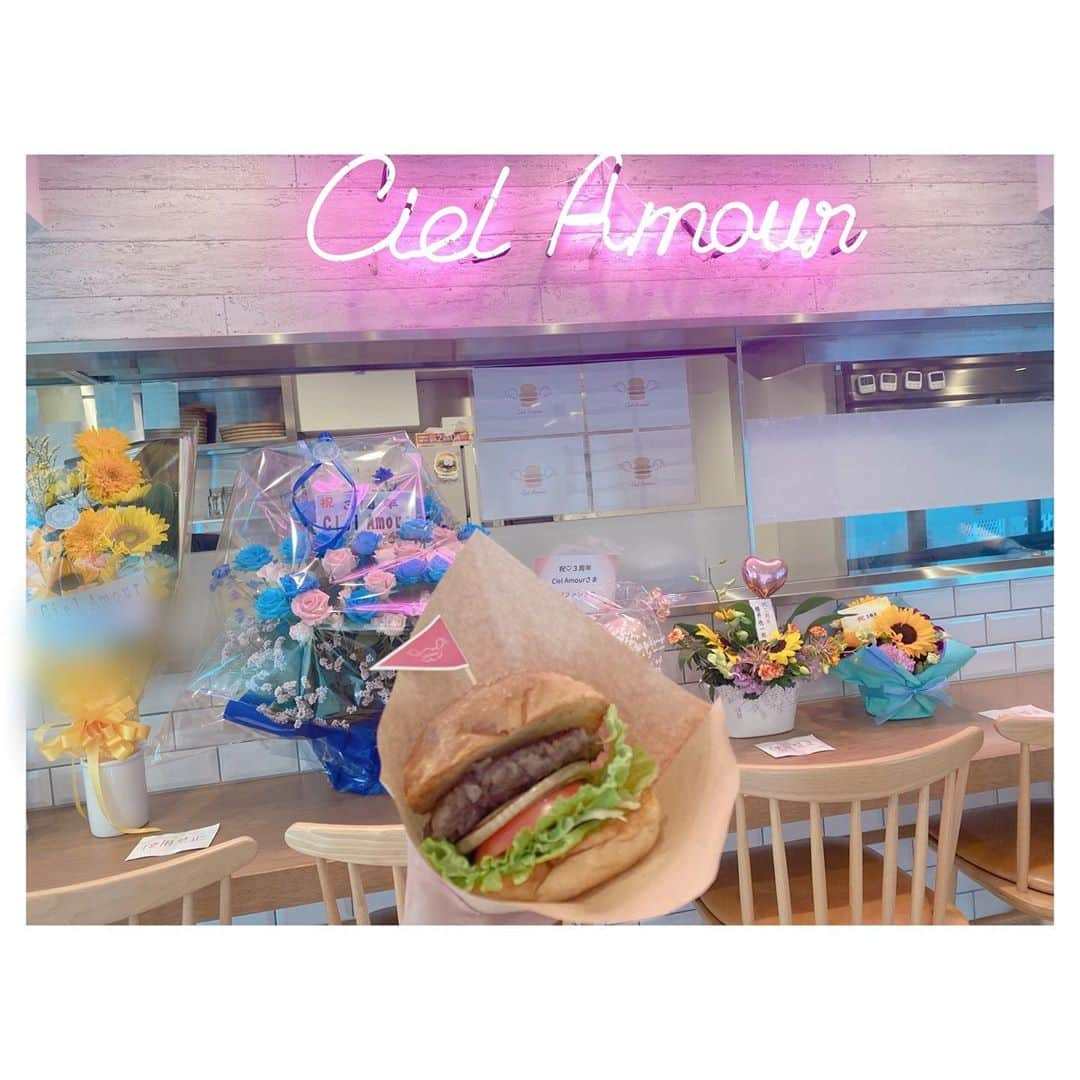 辻希美さんのインスタグラム写真 - (辻希美Instagram)「Ciel Amour祝３年🍔💕 無事に迎える事が出来ました🙏  詳しくはのんピースにて…🍔💕  #cielamour #7月1日 #3周年 #ありがとうございます #🍔💕」7月1日 16時08分 - tsujinozomi_official