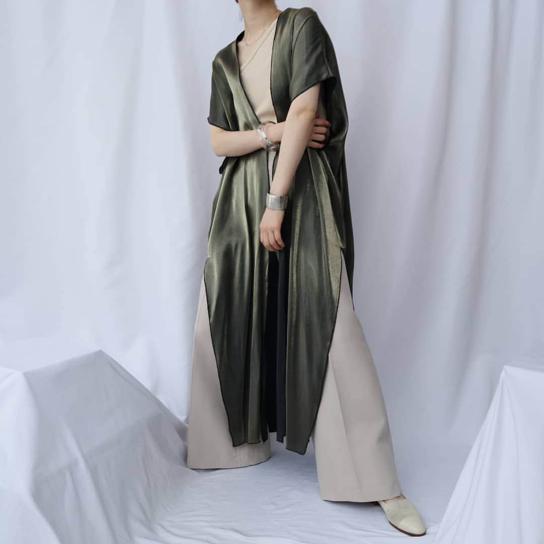 吉祥寺 古着屋 Orfeoのインスタグラム：「Sparkly Robe Style  #orfeo #kichijoji #tokyo #vintage #used #fashion #coordinate  #outfit  掲載商品のお問い合わせはインスタグラムのプロフィール記載のメールアドレス宛にお願いいたします。コメント、DMでのお問い合わせは受け付けておりませんのでご了承ください。」