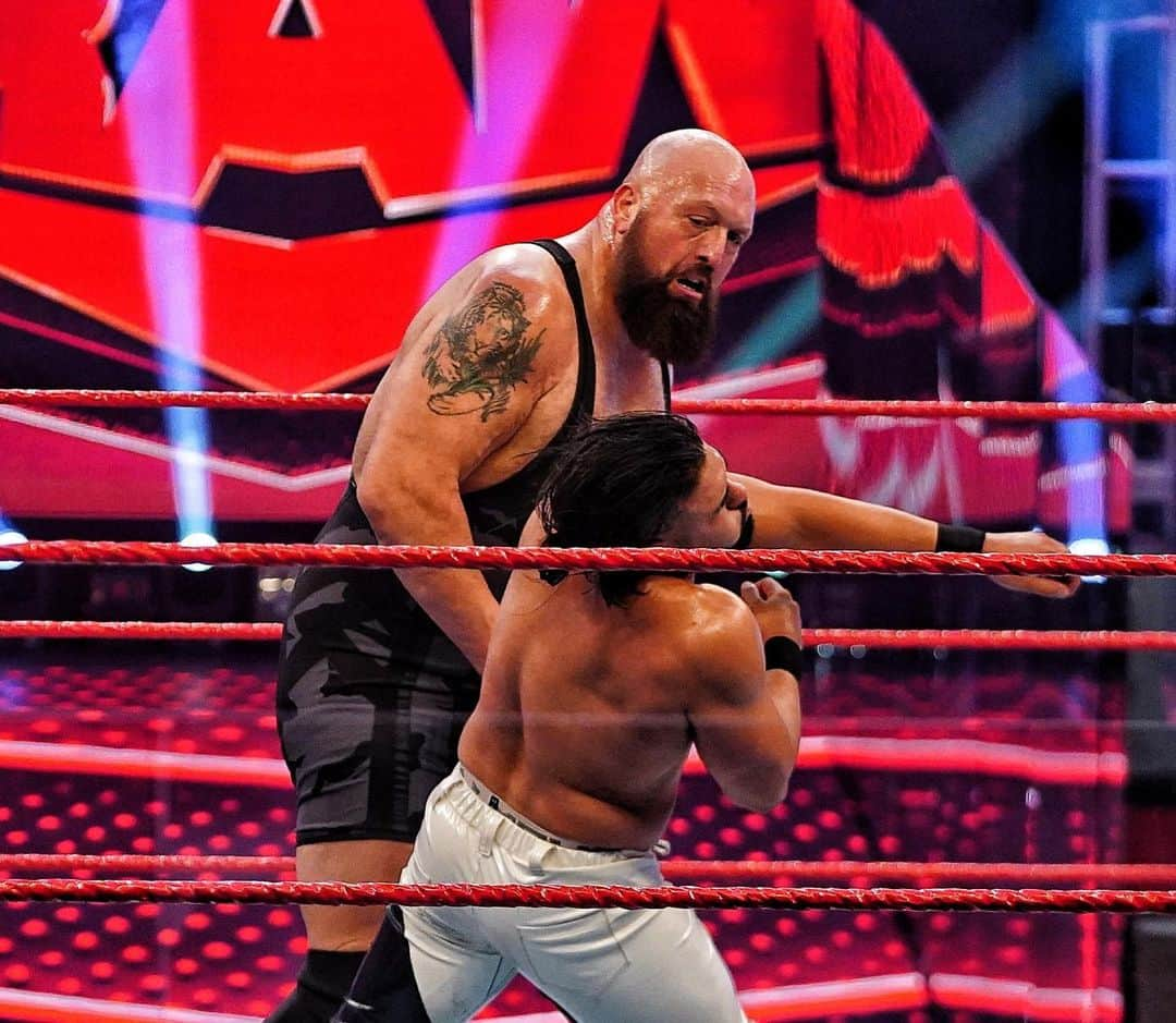 WWEさんのインスタグラム写真 - (WWEInstagram)「@wwethebigshow reminded everyone why you NEVER mess with an angry giant!  Will @andradealmas and @_garzajr be able to bounce back?  #WWERaw」7月2日 3時13分 - wwe