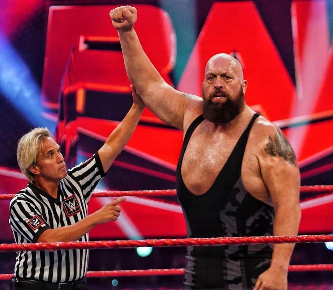 WWEさんのインスタグラム写真 - (WWEInstagram)「@wwethebigshow reminded everyone why you NEVER mess with an angry giant!  Will @andradealmas and @_garzajr be able to bounce back?  #WWERaw」7月2日 3時13分 - wwe