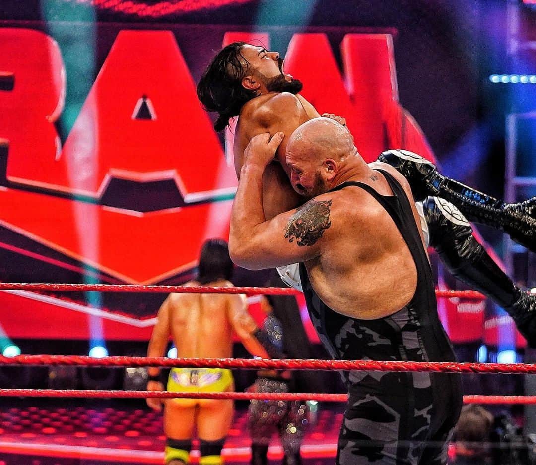 WWEさんのインスタグラム写真 - (WWEInstagram)「@wwethebigshow reminded everyone why you NEVER mess with an angry giant!  Will @andradealmas and @_garzajr be able to bounce back?  #WWERaw」7月2日 3時13分 - wwe