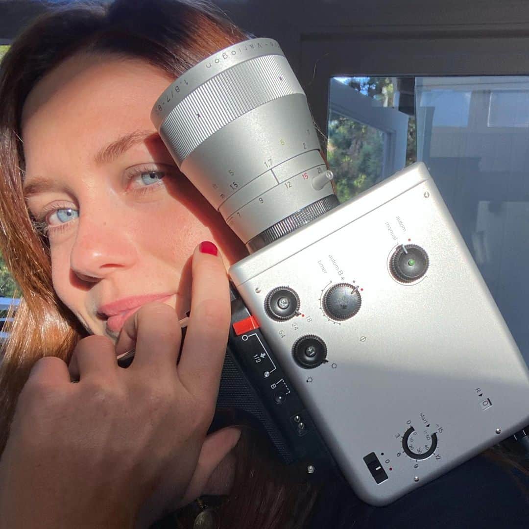 ボニー・ライトのインスタグラム：「never too late to experiment 👀」