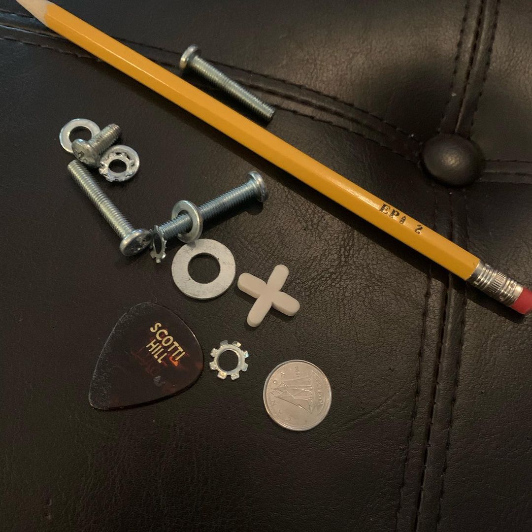 レイチェル・ボランさんのインスタグラム写真 - (レイチェル・ボランInstagram)「The random stuff you find while cleaning out a drawer. @scottihill  #guitarpick #screws #2020 #follow」7月2日 1時47分 - officialrachelbolan