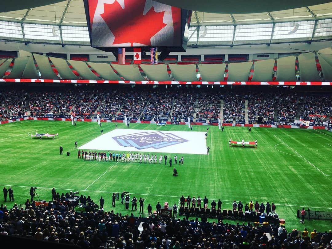 ロバート・アーンショウさんのインスタグラム写真 - (ロバート・アーンショウInstagram)「Happy Canada Day 🇨🇦  #Vancouver #rewind  #football #futbol #soccer #travel #canada」7月2日 1時56分 - robertearnshaw