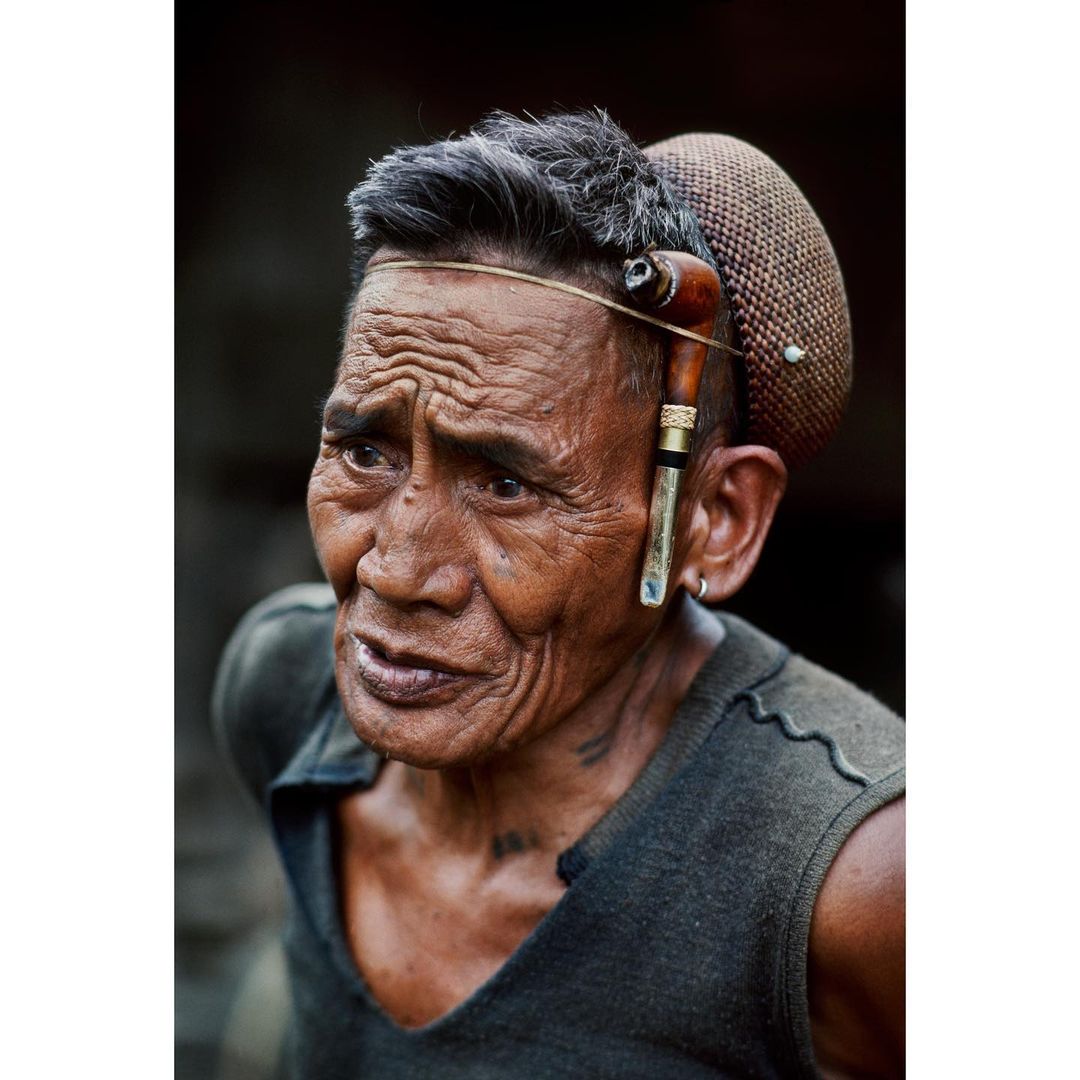 スティーブ・マカリーさんのインスタグラム写真 - (スティーブ・マカリーInstagram)「1st image: Woman smoking a pipe in #Banaue, #Philippines, 1985. 2nd image: Young gold miner, #Mindanao, 1985. 3rd image:  #Lagawe, 1985.   #SteveMcCurry」7月2日 2時13分 - stevemccurryofficial