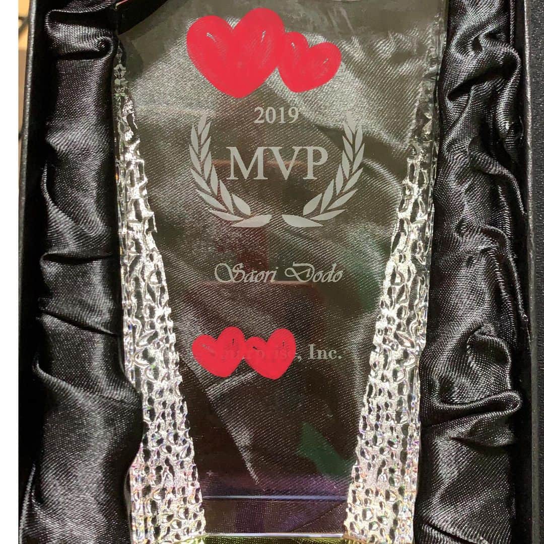 百々さおりのインスタグラム：「会社の年間MVPに選ばれただぁ！ とても嬉しかっただぁぁ！！！  #me #mvp #vip」