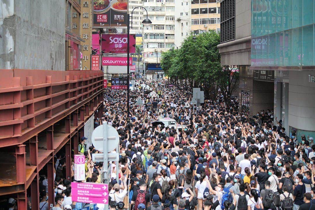 グレタ・トゥーンベリさんのインスタグラム写真 - (グレタ・トゥーンベリInstagram)「My thoughts are with the people of Hong Kong. #standwithhongkong Picture by @joshua1013」7月2日 2時23分 - gretathunberg