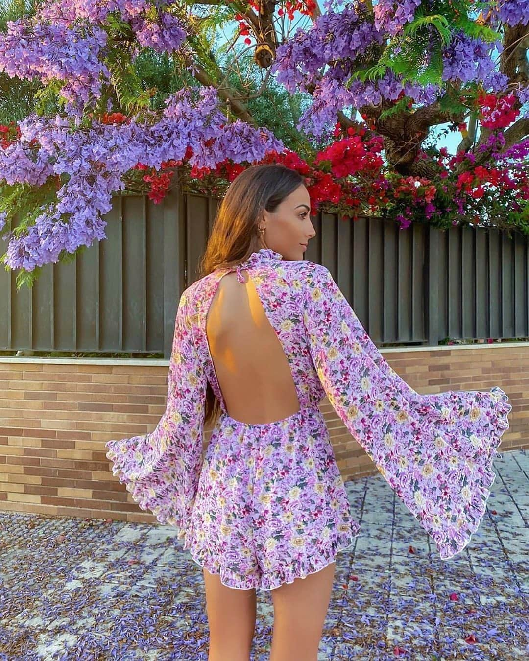 SHEINさんのインスタグラム写真 - (SHEINInstagram)「Looking so sweet & dreamy! 💜 @tania.ayuso  Shop 'SHEIN Tie Backless Frill Trim Floral Print Romper' link in bio. ID:934912  #SHEIN #SHEINgals #SHEINstyle #SHEINss2020 #SHEINsummerfun #floral #romper」7月2日 2時33分 - sheinofficial