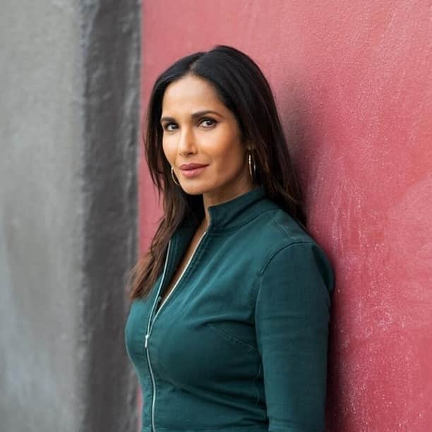 Hulu Home of Emmy-winningさんのインスタグラム写真 - (Hulu Home of Emmy-winningInstagram)「It's happening! @PadmaLakshmi is taking over our Stories today. Be sure to tune-in. 🍽️ #TasteTheNation」7月2日 2時40分 - hulu